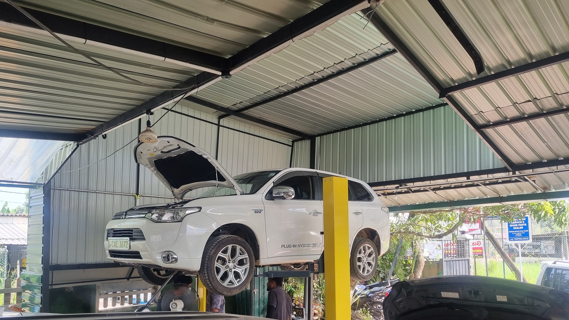 Green Hybrid Care workshop and vehicle service 3